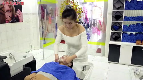 妹子体验理发店一位非常有魅力的洗头师服务