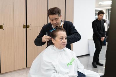 技能大师齐上阵 为驻渝领事官员及外国专家代表带来“别样”美发体验