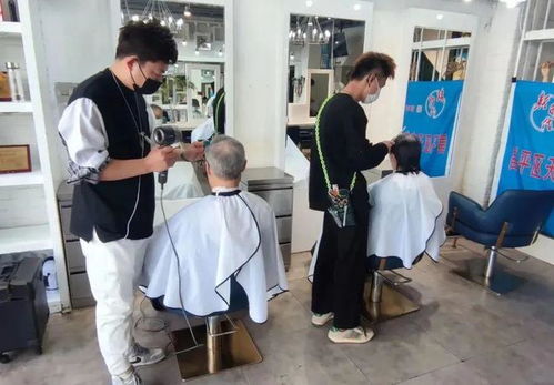 坚持10年 苑里理发店设 理发专场 服务老年人