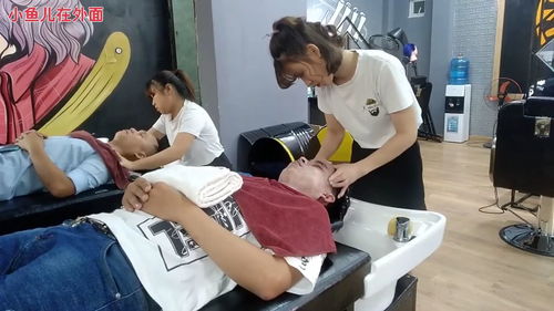 理发店的小妹子服务很认真,不知道有没有男朋友